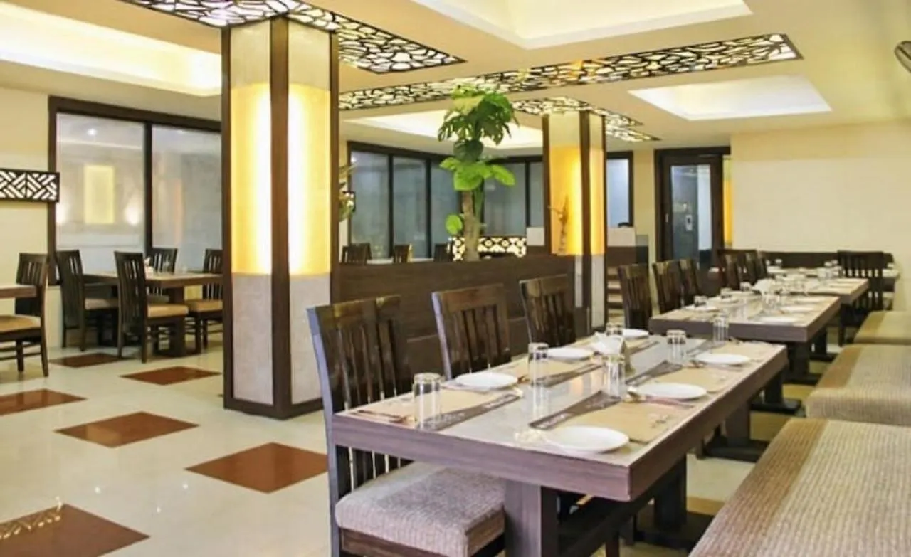 אגרה Om Sai Nath Hotel & Restaurant By Wb Inn